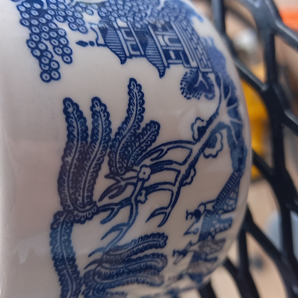 MADE IN ENGLAND - Blue and White Porcelain CUP - Picture 2 of 6